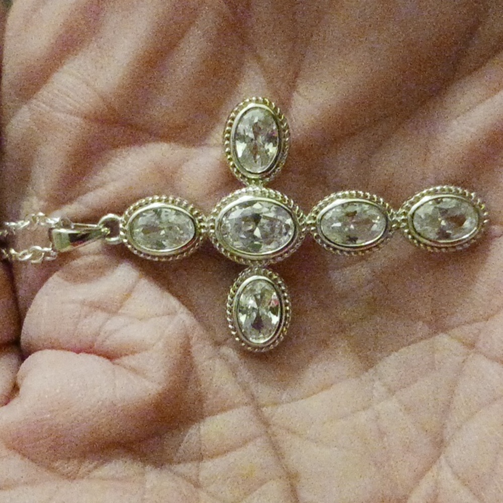 Beautiful! Bella Luce,bezel set,925 Solid,cross W/chain - Picture 6 of 8